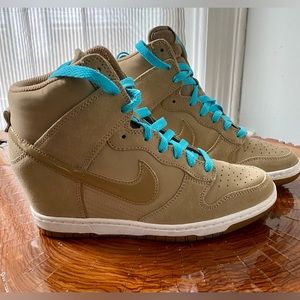 Nike Women’s Sky Hi Dunk Wedge Desert Camo Size 7.5